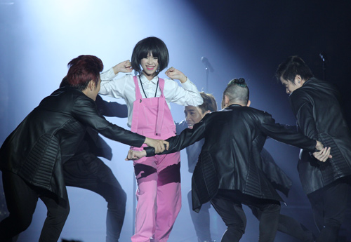 Khởi My giả trai, 365 giả gái gây náo loạn - 6