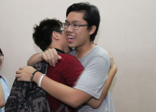 HS Lê Hồng Phong nức nở trong lễ trưởng thành - 10