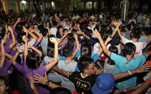 HS Lê Hồng Phong nức nở trong lễ trưởng thành - 3