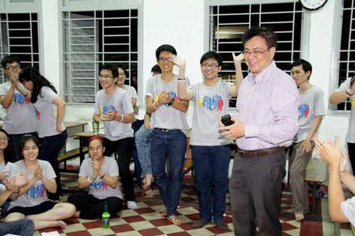 HS Lê Hồng Phong nức nở trong lễ trưởng thành - 6