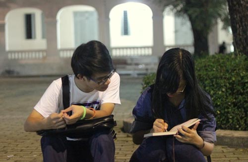 HS Lê Hồng Phong nức nở trong lễ trưởng thành - 7