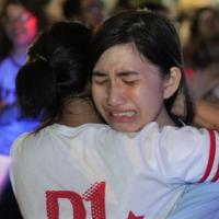 Bạn trẻ - Cuộc sống - HS Lê Hồng Phong nức nở trong lễ trưởng thành