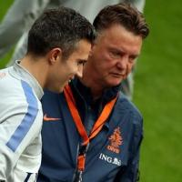 Bóng đá - Persie có thể lấy băng đội trưởng của Rooney
