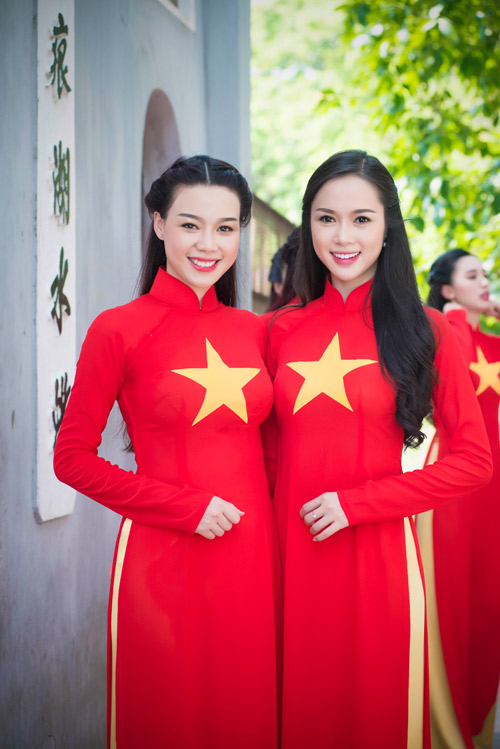 Ý nghĩa cờ đỏ sao vàng: Được ra đời hơn 70 năm về trước, cờ đỏ sao vàng đã trở nên quen thuộc với mỗi con người Việt Nam. Nó không chỉ là một biểu tượng tinh thần, mà còn chứa đựng sự kiêu hãnh, lòng yêu nước, tình yêu thương đến quê hương của mỗi người. Ý nghĩa vô cùng sâu sắc ấy sẽ được tái hiện đầy đủ trong hình ảnh cờ đỏ sao vàng tuyệt đẹp nhất trong năm