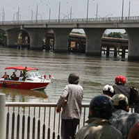 Tin tức trong ngày - Một người đàn ông bất ngờ nhảy cầu tự vẫn