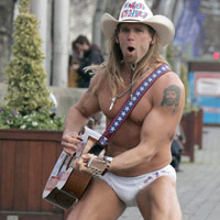 Phi thường - kỳ quặc - Cao bồi khoả thân nổi tiếng toàn thế giới