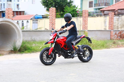 Johnny Trí Nguyễn tậu xe Ducati giá hơn 400 triệu - 2