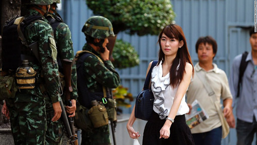 Thái Lan thiết quân luật: Chính phủ bất ngờ - 1