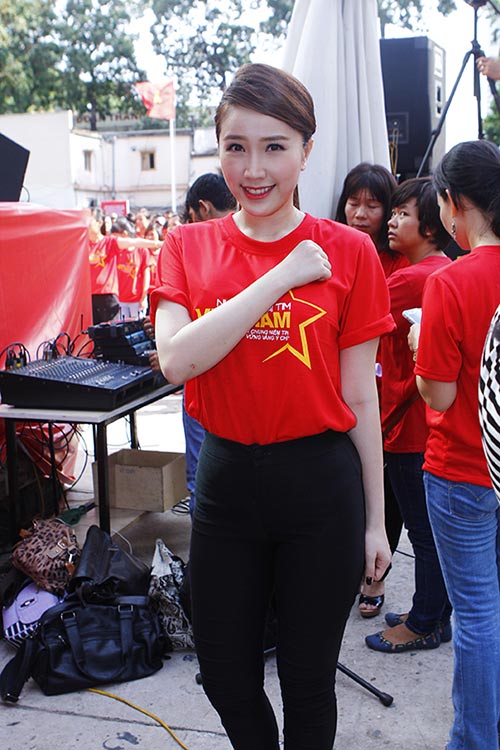Hàng trăm sao Việt hát về Biển Đông gây sốt - 1