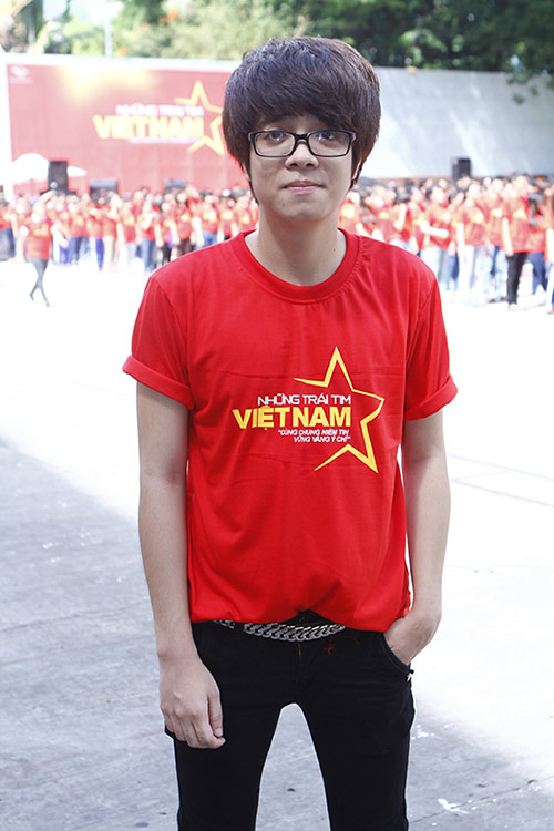 Hàng trăm sao Việt hát về Biển Đông gây sốt - 3