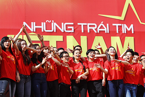 Hàng trăm sao Việt hát về Biển Đông gây sốt - 10