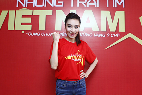 Hàng trăm sao Việt hát về Biển Đông gây sốt - 2