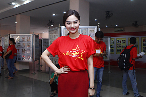 Hàng trăm sao Việt hát về Biển Đông gây sốt - 7