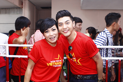 Hàng trăm sao Việt hát về Biển Đông gây sốt - 9