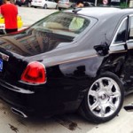 Ô tô - Xe máy - Rolls-Royce Ghost gãy trục sau vì Toyota Corolla