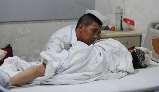 TQ: Kẻ cuồng sát đâm chém 8 học sinh - 4