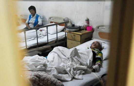 TQ: Kẻ cuồng sát đâm chém 8 học sinh - 5