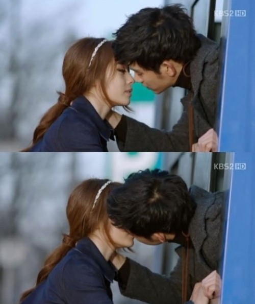 Video: Nụ hôn hụt của em út T-ara và Kim Soo Hyun - 4