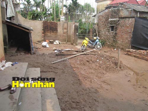 Cầm cố sổ đỏ lấy tiền đào “kho vàng” dưới nền nhà? - 2