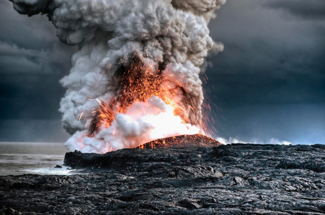 10. Xem núi lửa



Hawaii là nơi có rất nhiều ngọn núi lửa đang hoạt động. Trong đó, nổi bật nhất là Mauna Loa (núi lửa lớn nhất thế giới) và Kilauea (ngọn núi lửa hoạt động mạnh nhất trong 5 ngọn núi lửa hình thành nên quần đảo Hawaii).




