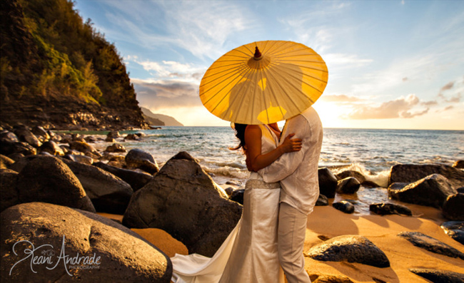 8. Tổ chức hôn lễ

Hawaii có lẽ là địa điểm lãng mạn và lý tưởng nhất để tổ chức hôn lễ trong mơ. Có rất nhiều ngôi sao nổi tiếng thế giới đã chọn Hawaii là nơi diễn ra ngày lễ trọng nhất trong đời mình.


