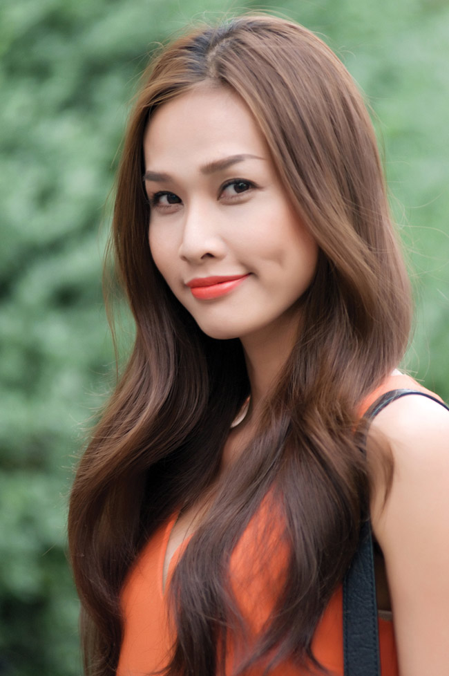 Dương Mỹ Linh đoạt ngôi vị Hoa hậu Phụ nữ Việt Nam qua ảnh năm 2006.
