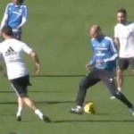 Bóng đá - Alonso khiến Zidane &quot;bẽ mặt&quot; trên sân tập