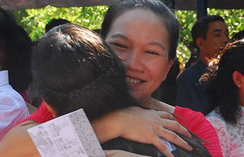 HS tri ân cha, mẹ trước ngưỡng cửa vào đời - 2