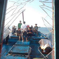 Tin tức trong ngày - Thêm tàu cá của ngư dân VN bị tàu TQ tấn công