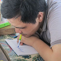 Bạn trẻ - Cuộc sống - Chuyện tình cổ tích của “thầy giáo viết chữ bằng miệng”
