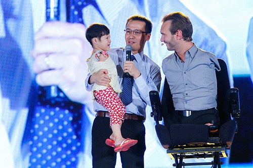 Vy Oanh rạng rỡ chung sân khấu với Nick Vujicic - 5