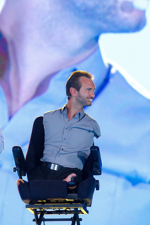 Vy Oanh rạng rỡ chung sân khấu với Nick Vujicic - 4