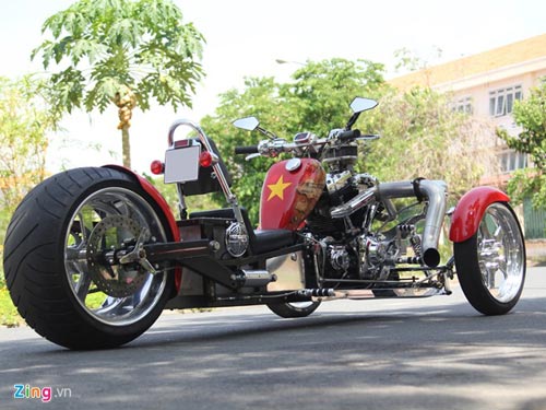 Harley-Davidson 3 bánh in hình quốc kỳ Việt Nam - 1