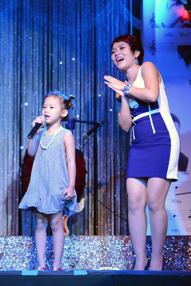 Ca sỹ Thái Thùy Linh, mẹ của bé Thái An sáu tuổi, là một người đẹp cá tính của showbiz Việt
