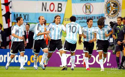 Argentina của Messi: Thiếu một “trái tim” - 1