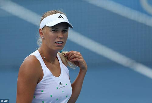 Tin HOT 23/5: Serena an ủi Wozniacki - 1