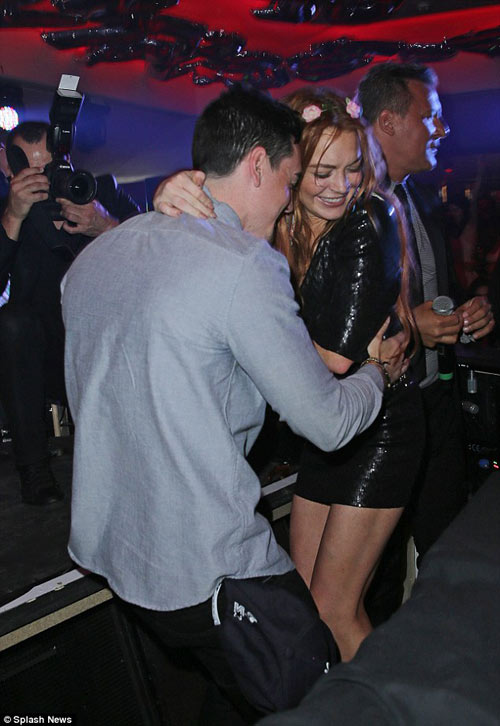 Lindsay Lohan dẫn em trai ăn chơi ở Cannes - 4