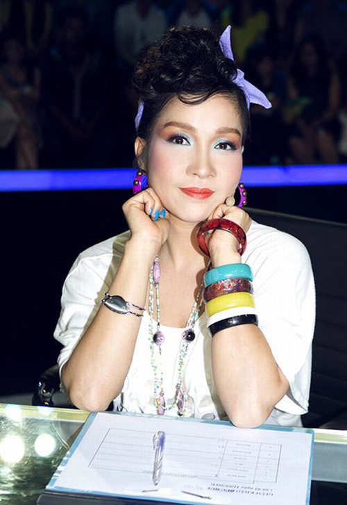 Giật mình khi diva Việt ăn diện "lệch tuổi" - 2