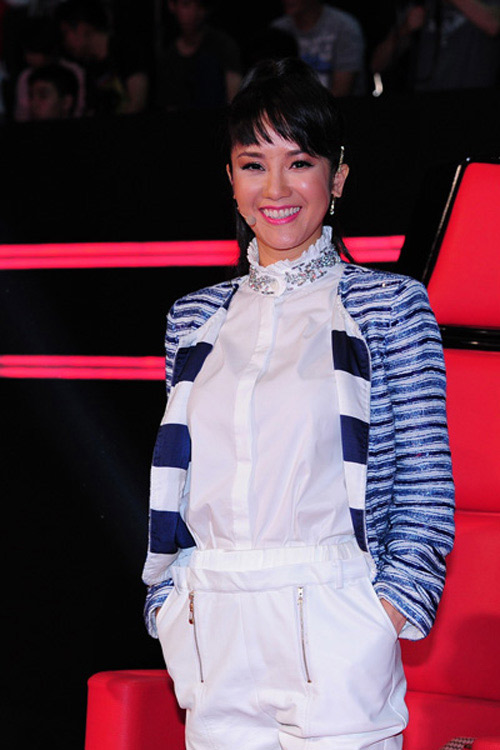 Giật mình khi diva Việt ăn diện "lệch tuổi" - 11