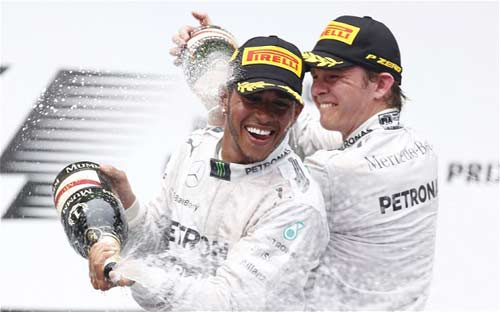 F1: Nghèo khó giúp Hamilton “máu chiến” hơn Rosberg - 1