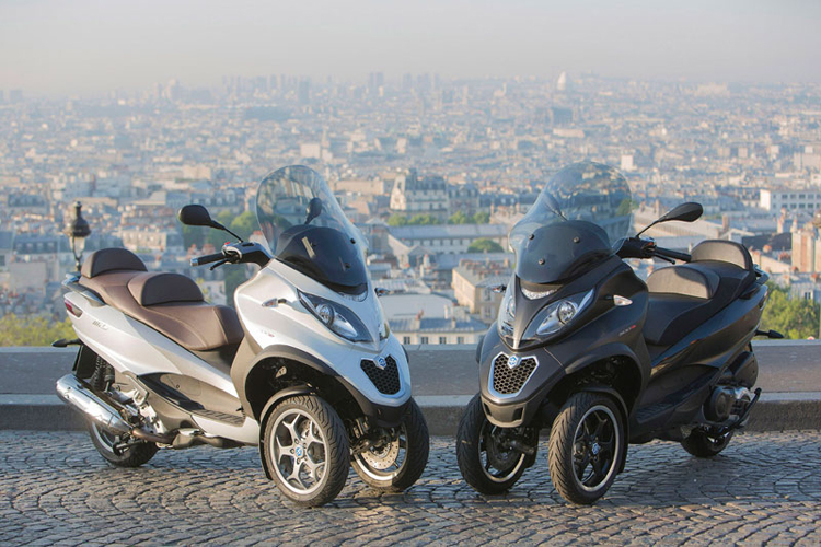 Mẫu scooter 3 bánh Piaggio MP3 500 2015 ra mắt chính thức trở thành chiếc xe tay ga đắt nhất của hãng xe Ý.
