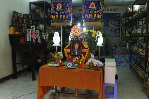 Ánh Tuyết túc trực bên linh cữu nhạc sĩ Thanh Bình - 1