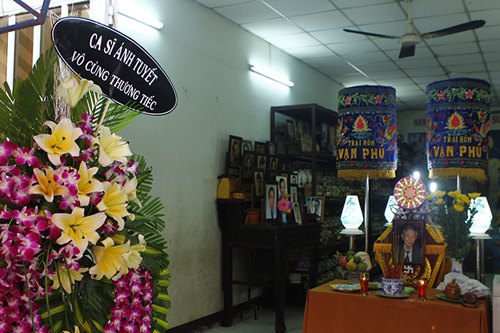 Ánh Tuyết túc trực bên linh cữu nhạc sĩ Thanh Bình - 9