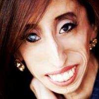 Phi thường - kỳ quặc - Cô gái có "vẻ đẹp phi thường"