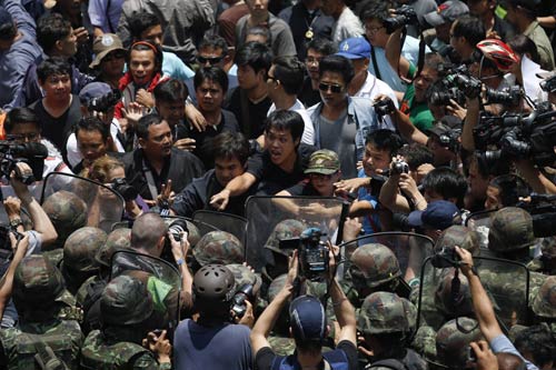 Thái Lan: Quân đội căng mình đối phó biểu tình - 1