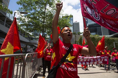 Hong Kong: Biểu tình chống giàn khoan TQ ở Biển Đông - 1