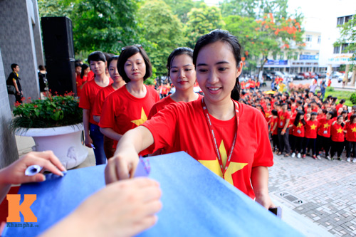 Sinh viên Ngoại Thương xếp hình bản đồ Việt nam - 19
