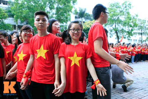 Sinh viên Ngoại Thương xếp hình bản đồ Việt nam - 6