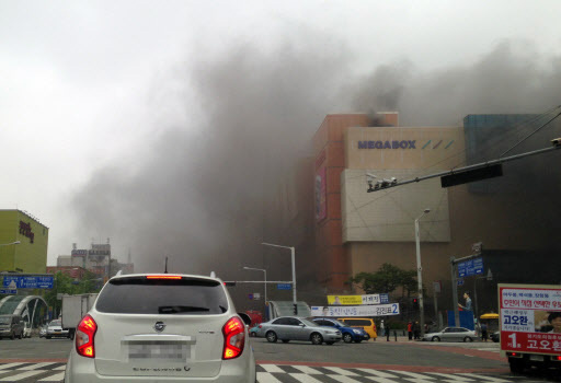 Hàn Quốc: Cháy bến xe bus, 7 người thiệt mạng - 1