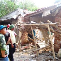 Tin tức trong ngày - Sập giàn giáo, một thợ xây bị bê tông đè chết